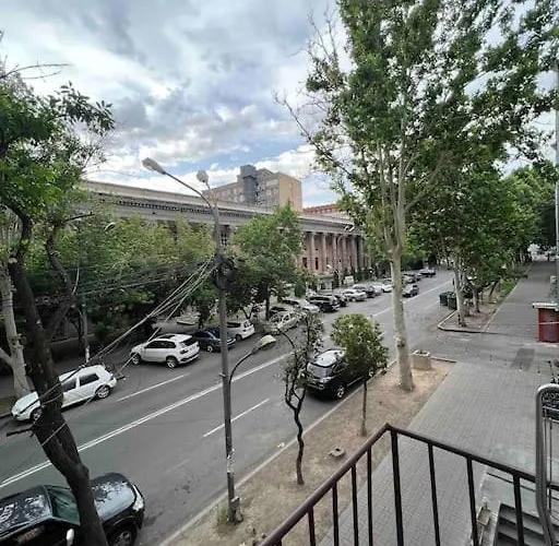 Удобная Квартира В Центре Еревана